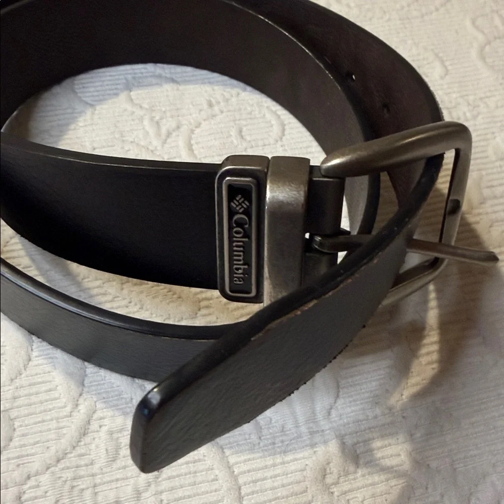 Columbia Men's Black/Brown Reversible Leather Belt. 34/36.